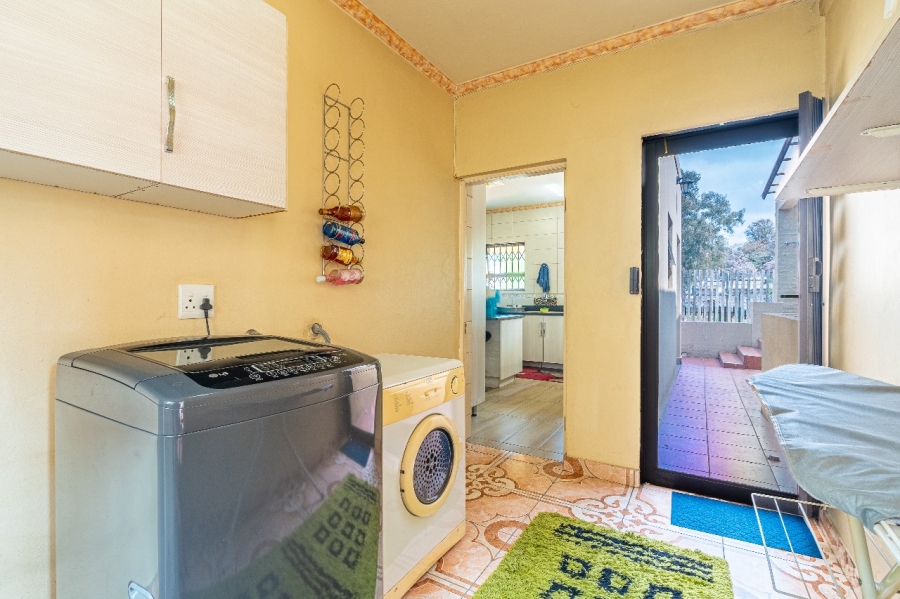 3 Bedroom Property for Sale in Buccleuch Gauteng