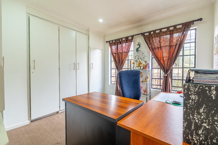 3 Bedroom Property for Sale in Buccleuch Gauteng