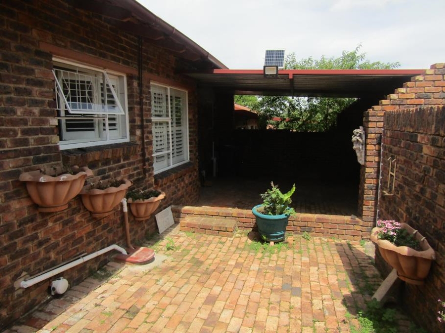 To Let 3 Bedroom Property for Rent in Buccleuch Gauteng