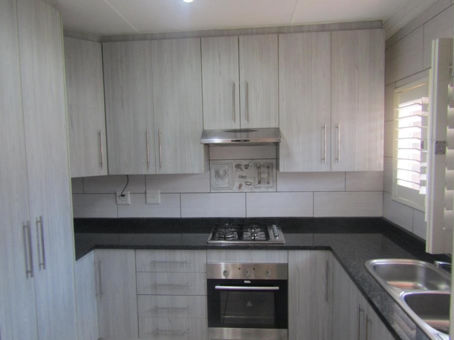 To Let 3 Bedroom Property for Rent in Buccleuch Gauteng