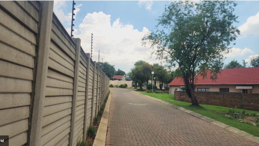 2 Bedroom Property for Sale in Meredale Gauteng