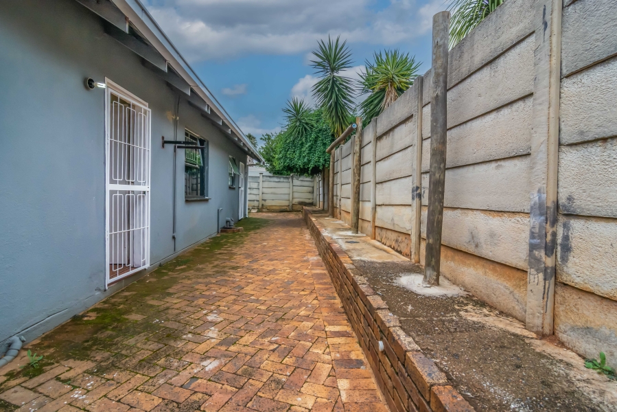 3 Bedroom Property for Sale in Strubensvallei Gauteng