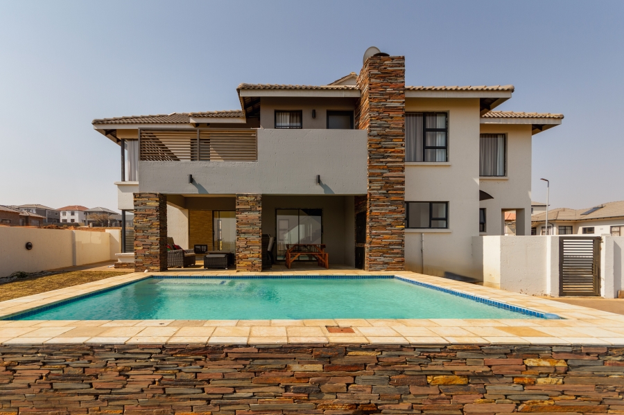 5 Bedroom Property for Sale in Wildtuinpark Gauteng