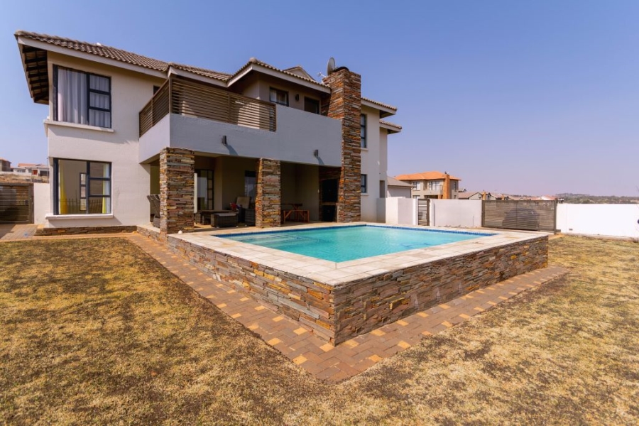 5 Bedroom Property for Sale in Wildtuinpark Gauteng