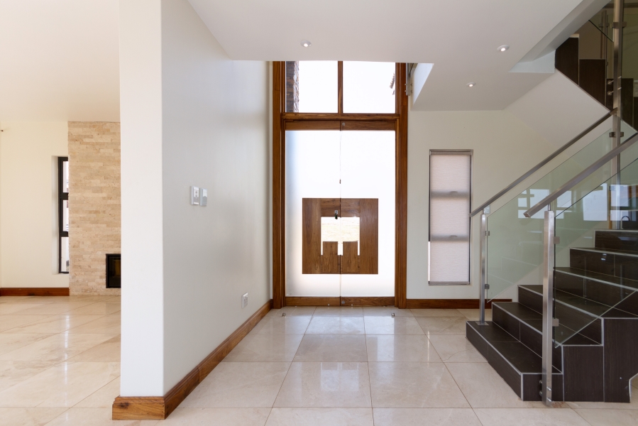 5 Bedroom Property for Sale in Wildtuinpark Gauteng