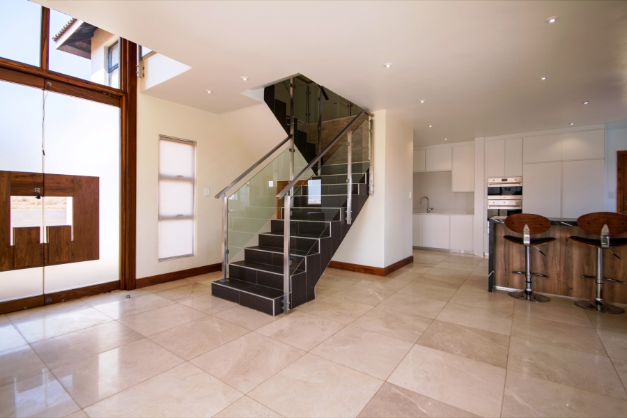 5 Bedroom Property for Sale in Wildtuinpark Gauteng