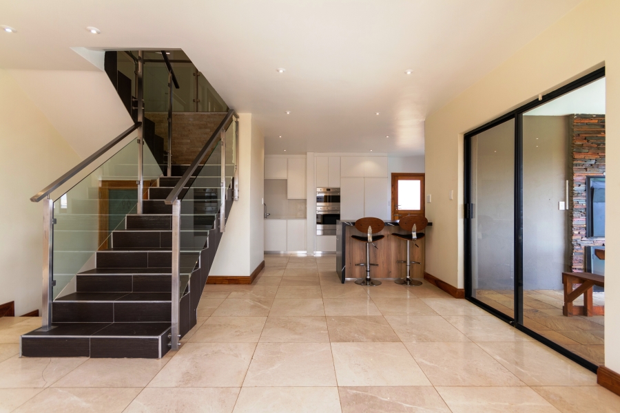 5 Bedroom Property for Sale in Wildtuinpark Gauteng