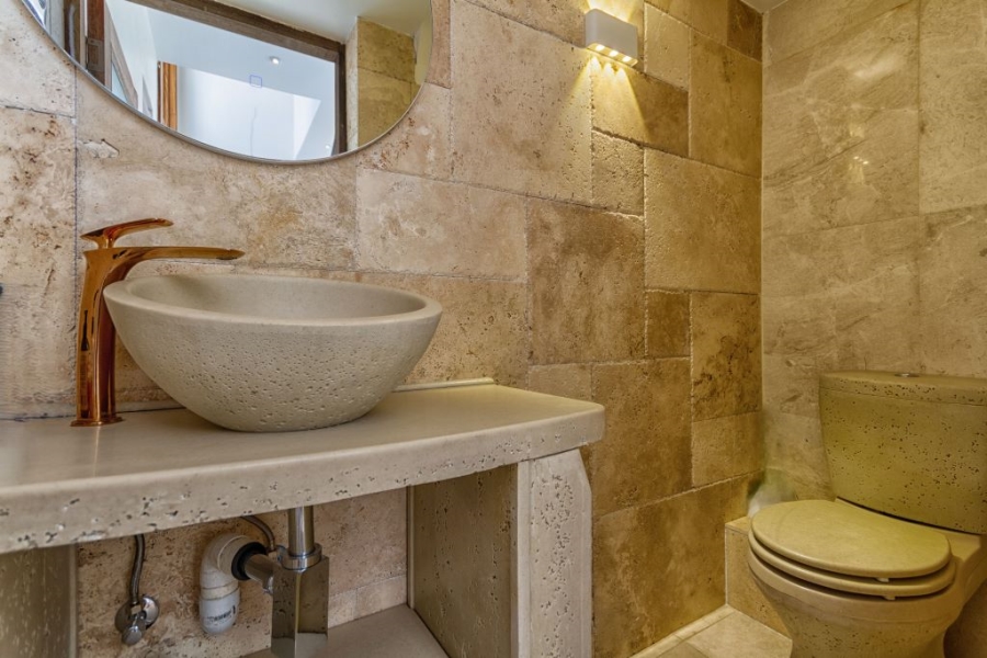 5 Bedroom Property for Sale in Wildtuinpark Gauteng