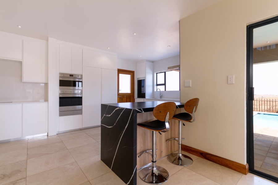 5 Bedroom Property for Sale in Wildtuinpark Gauteng