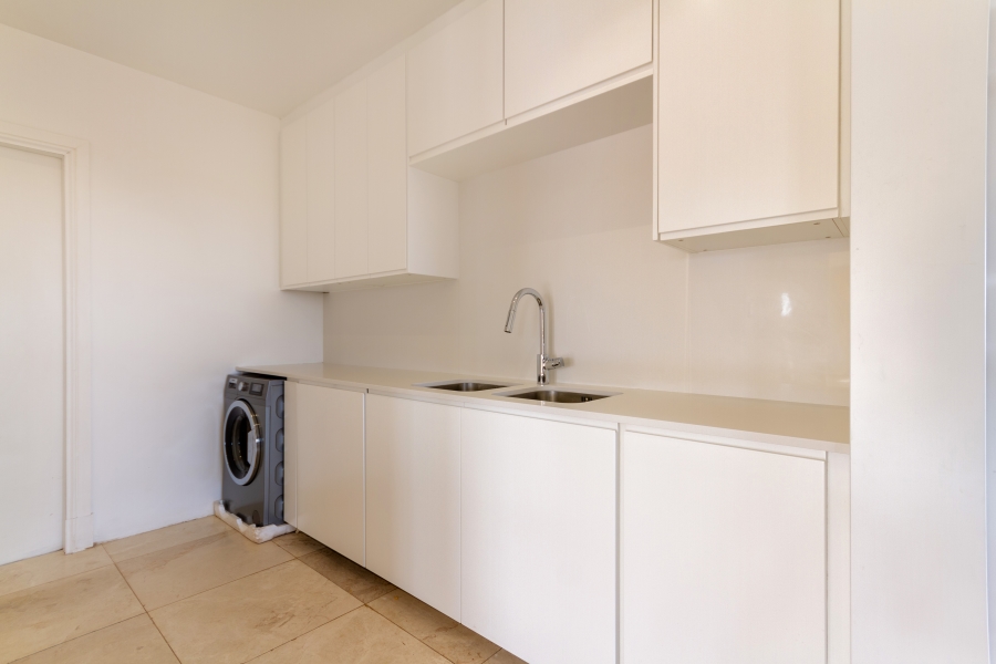 5 Bedroom Property for Sale in Wildtuinpark Gauteng