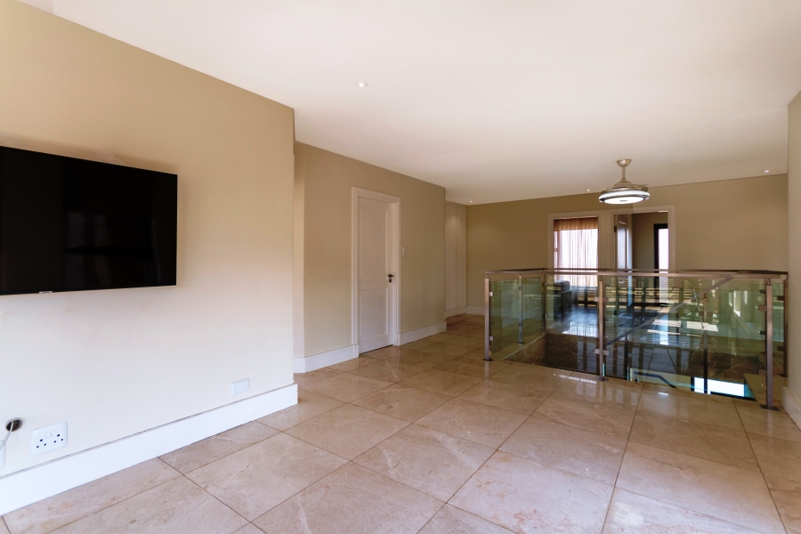 5 Bedroom Property for Sale in Wildtuinpark Gauteng