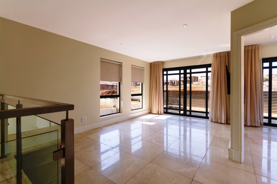 5 Bedroom Property for Sale in Wildtuinpark Gauteng