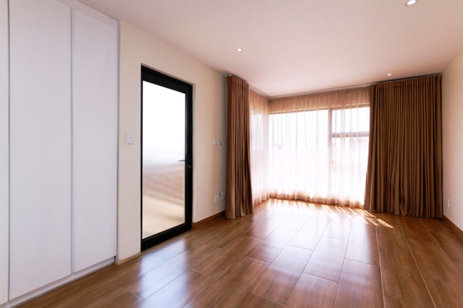 5 Bedroom Property for Sale in Wildtuinpark Gauteng