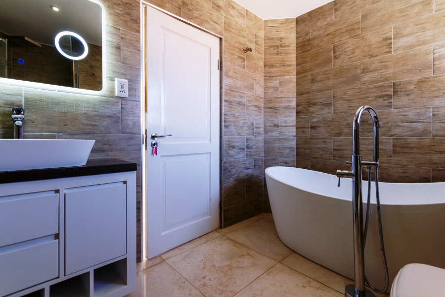 5 Bedroom Property for Sale in Wildtuinpark Gauteng