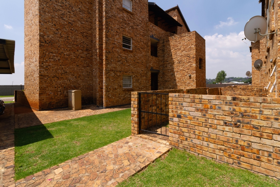 2 Bedroom Property for Sale in Honeypark Gauteng