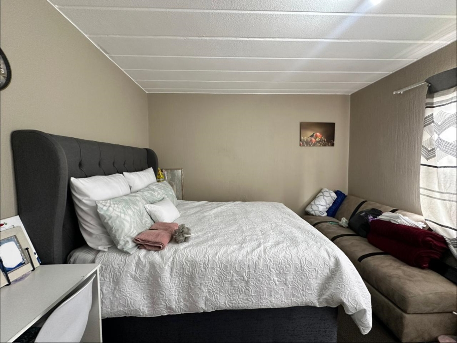 2 Bedroom Property for Sale in Verwoerdpark Gauteng