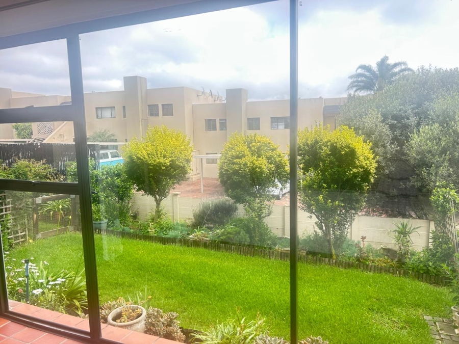 To Let 2 Bedroom Property for Rent in Weltevreden Park Gauteng