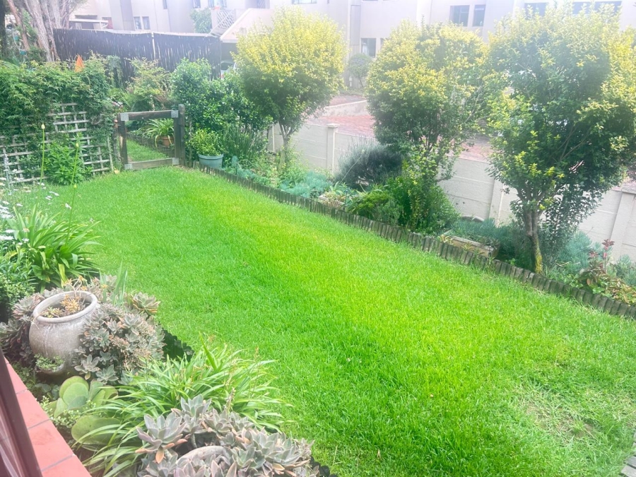 To Let 2 Bedroom Property for Rent in Weltevreden Park Gauteng