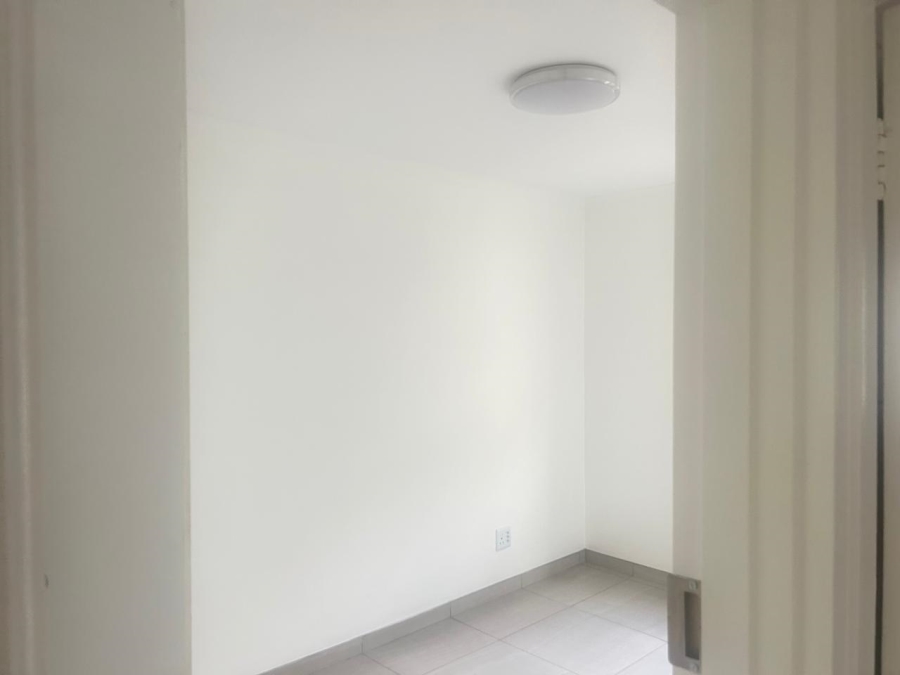 To Let 2 Bedroom Property for Rent in Weltevreden Park Gauteng