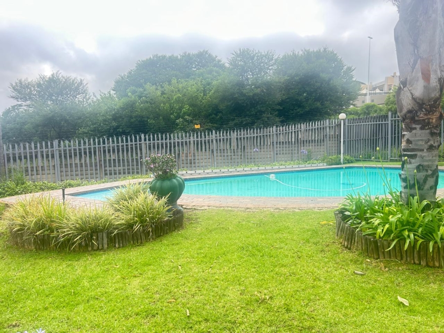 To Let 2 Bedroom Property for Rent in Weltevreden Park Gauteng