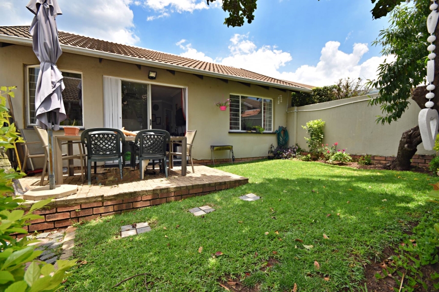 2 Bedroom Property for Sale in Sonneglans Gauteng