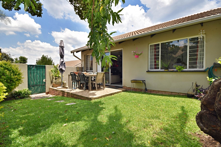 2 Bedroom Property for Sale in Sonneglans Gauteng