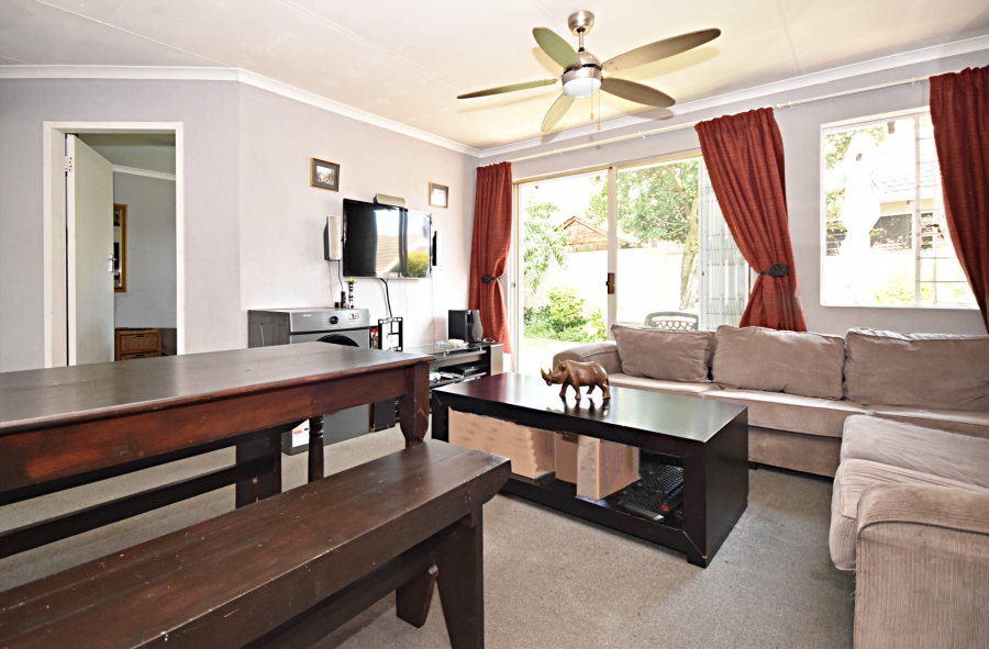 2 Bedroom Property for Sale in Sonneglans Gauteng