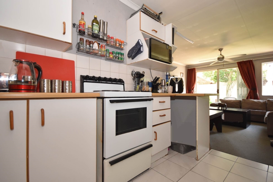 2 Bedroom Property for Sale in Sonneglans Gauteng