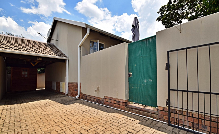 2 Bedroom Property for Sale in Sonneglans Gauteng