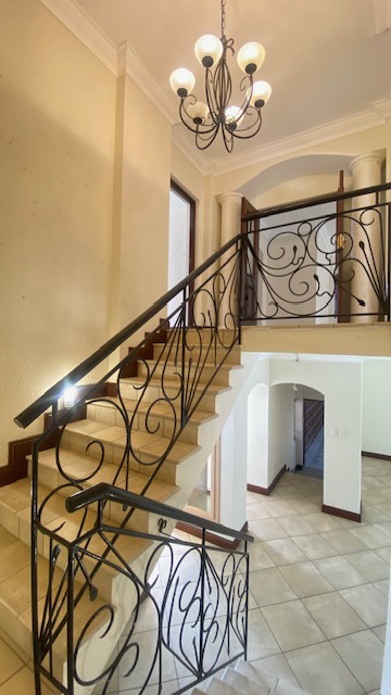 5 Bedroom Property for Sale in Faerie Glen Gauteng