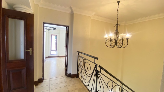 5 Bedroom Property for Sale in Faerie Glen Gauteng