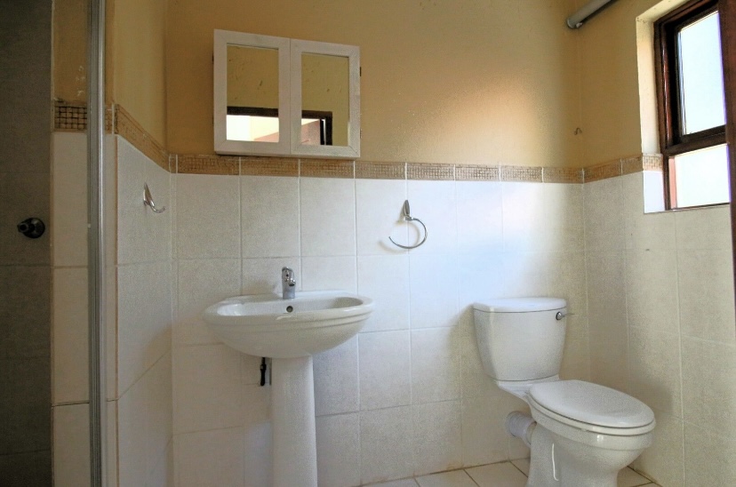 5 Bedroom Property for Sale in Faerie Glen Gauteng