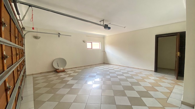 5 Bedroom Property for Sale in Faerie Glen Gauteng