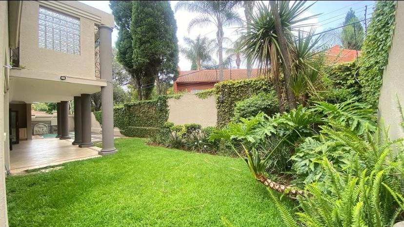 5 Bedroom Property for Sale in Faerie Glen Gauteng