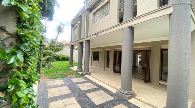 5 Bedroom Property for Sale in Faerie Glen Gauteng