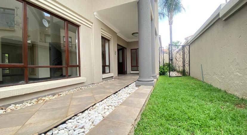 5 Bedroom Property for Sale in Faerie Glen Gauteng