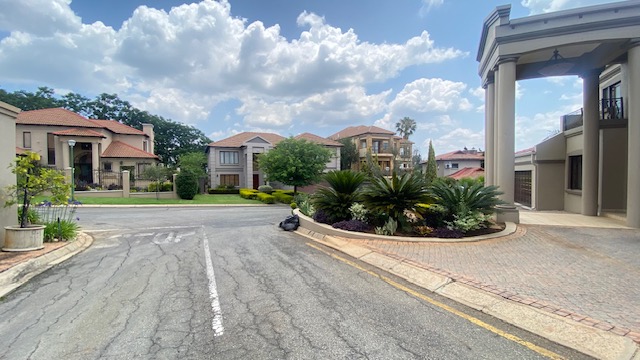 5 Bedroom Property for Sale in Faerie Glen Gauteng