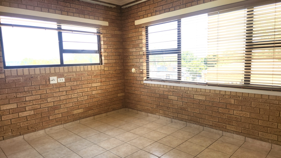 1 Bedroom Property for Sale in Garsfontein Gauteng