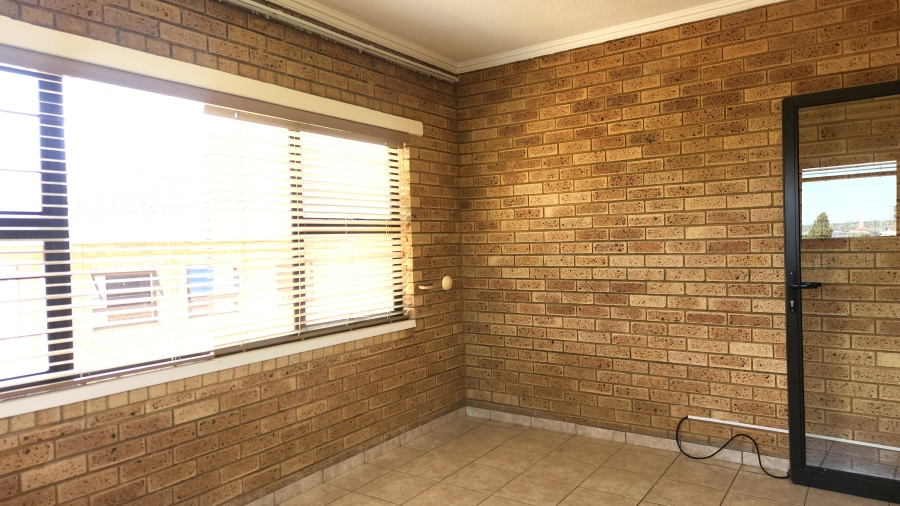 1 Bedroom Property for Sale in Garsfontein Gauteng