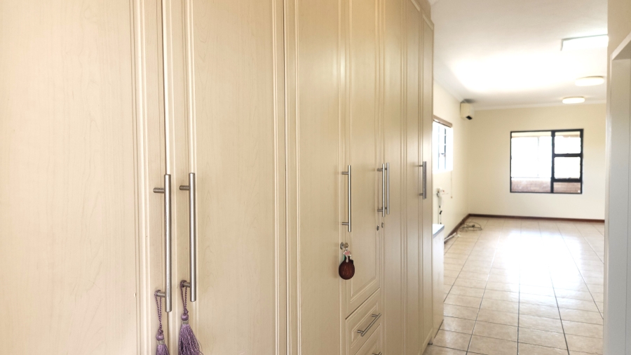 1 Bedroom Property for Sale in Garsfontein Gauteng