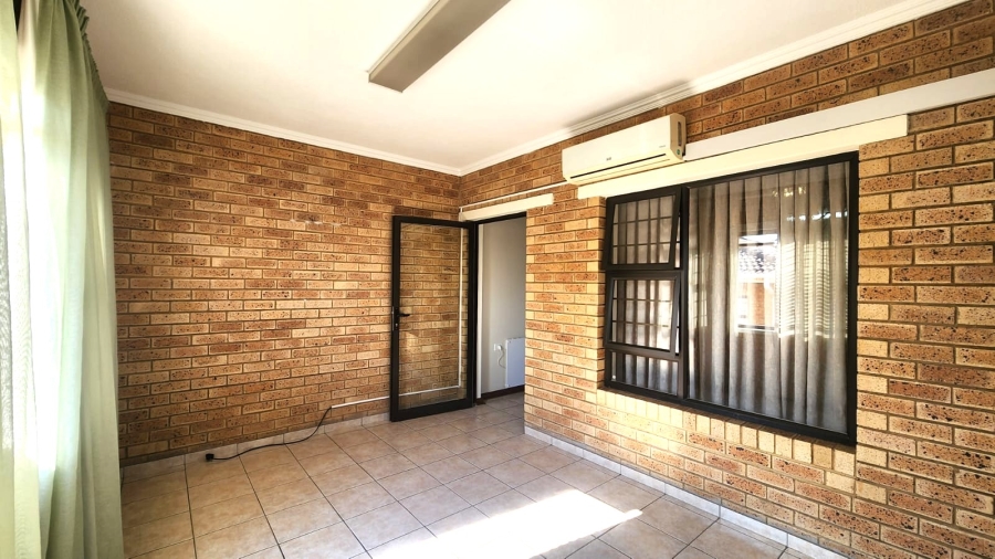 1 Bedroom Property for Sale in Garsfontein Gauteng