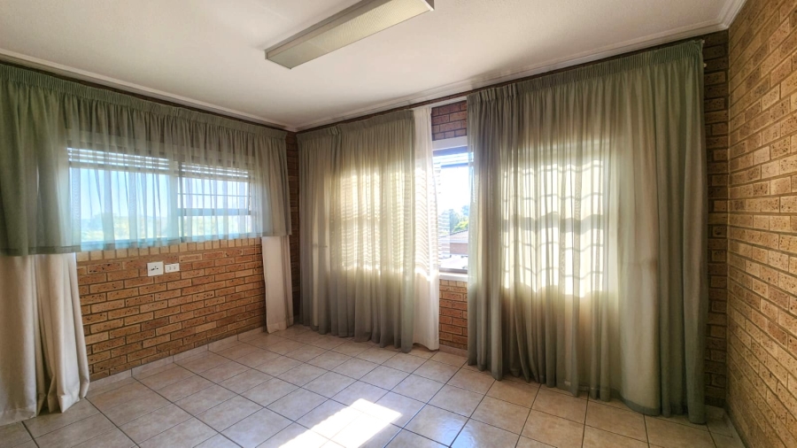 1 Bedroom Property for Sale in Garsfontein Gauteng