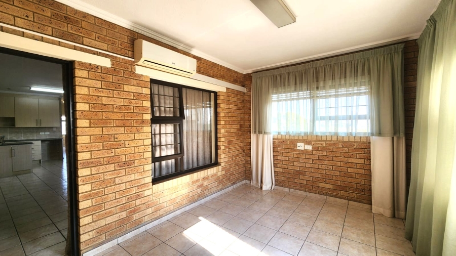 1 Bedroom Property for Sale in Garsfontein Gauteng