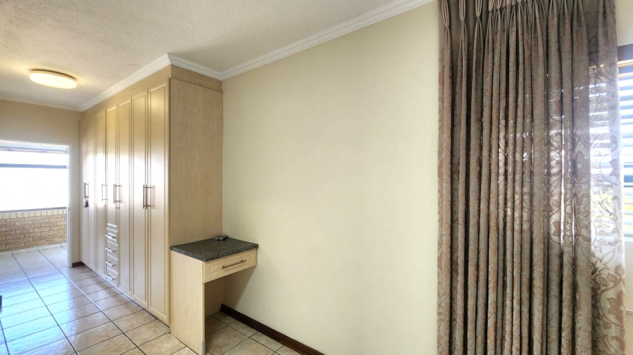 1 Bedroom Property for Sale in Garsfontein Gauteng