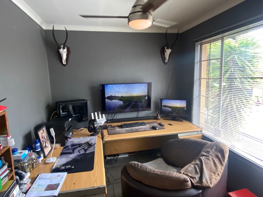 2 Bedroom Property for Sale in Moreleta Park Gauteng