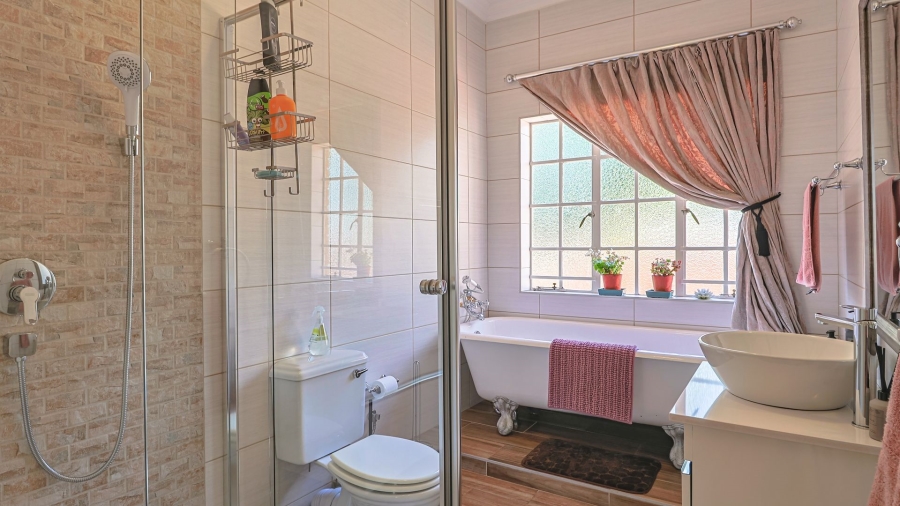 4 Bedroom Property for Sale in Cornwall Hill Gauteng