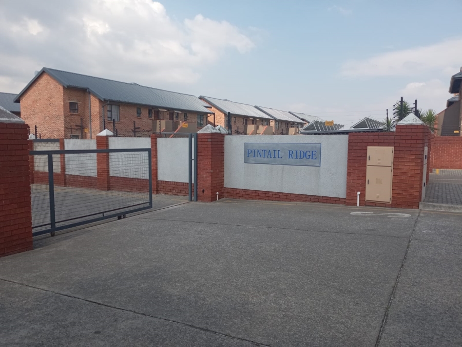 2 Bedroom Property for Sale in Albertsdal Gauteng