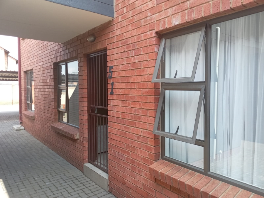 2 Bedroom Property for Sale in Albertsdal Gauteng