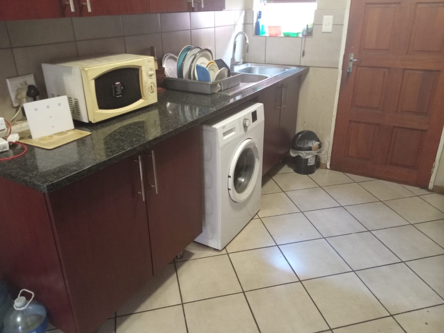 2 Bedroom Property for Sale in Albertsdal Gauteng
