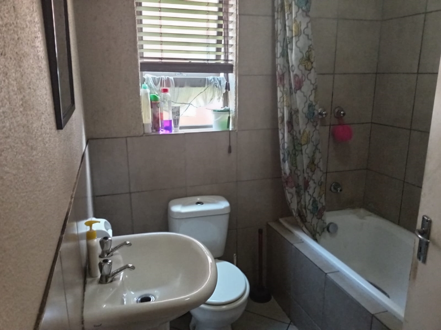 2 Bedroom Property for Sale in Albertsdal Gauteng